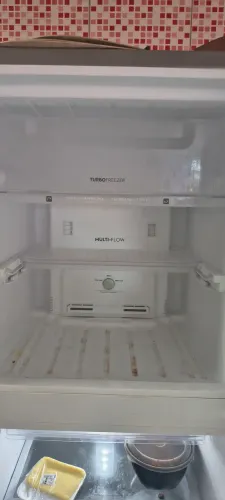 Concerta se geladeiras frizze e repositor eletrico.
