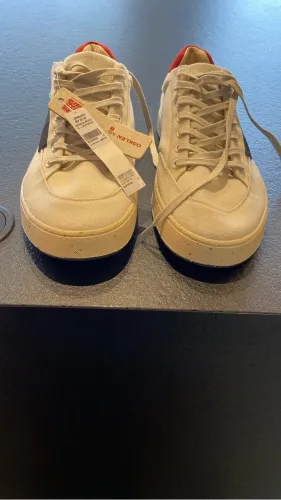 Este é um tênis Osklen modelo Canvas AG Sneaker. 