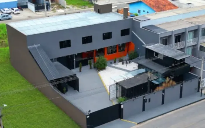 Imóvel na rua Volmor Cani, próximo ao shooping de Araquari. Este móvel é comercial.