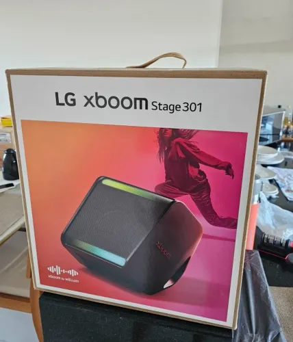 Caixa de Som LG XBOOM Stage 301, 240W, Bluetooth, IPX4, bateria 12h, Bass Boost, luzes LED