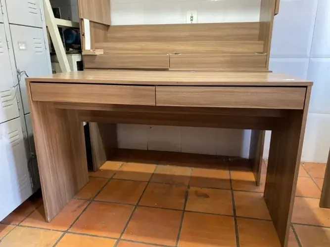 Mesa de escritório com 2 gavetas