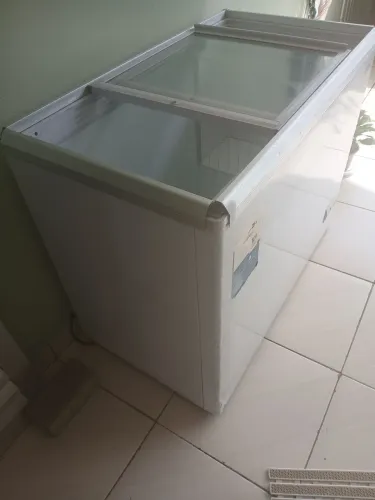 Vendo freezer 220v 205 litros