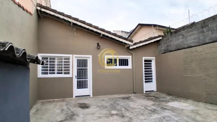 Casa térrea espaçosa e muito bem localizada, ideal para quem busca conforto, praticidade e