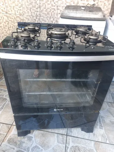 Vende se fogão mesa vidro usado mas obse nao emtrego parcela juros da maquin conservado