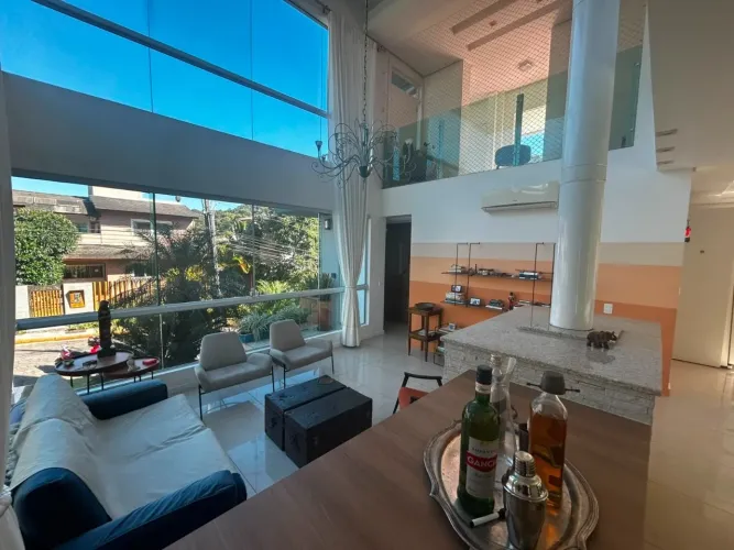 Casa de alto padrão com Piscina e Acesso Exclusivo