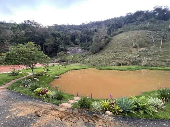 Terrenos no Retiro apenas 3m da principal com estrutura e água de mina