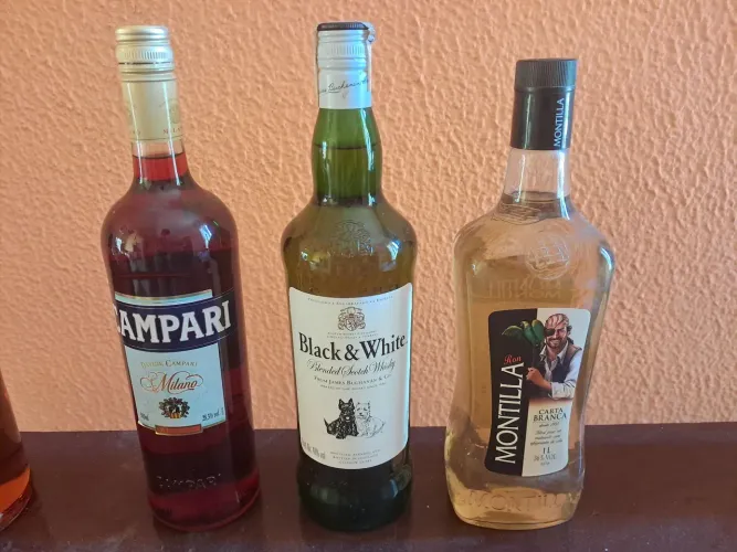 Black White 1L CAMPARI 900ML RUM MONTILLA