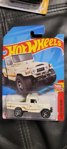 Hot Wheels Toyota Land Cruiser T-hunt