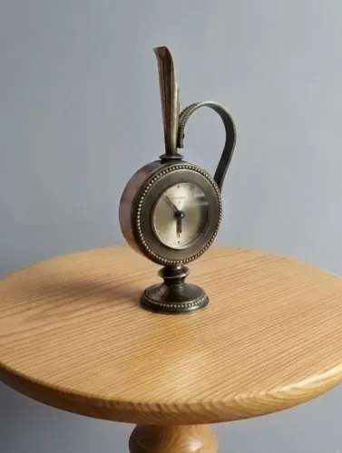 Relógio Swiza 8 `Carafe`, em formato de garrafa