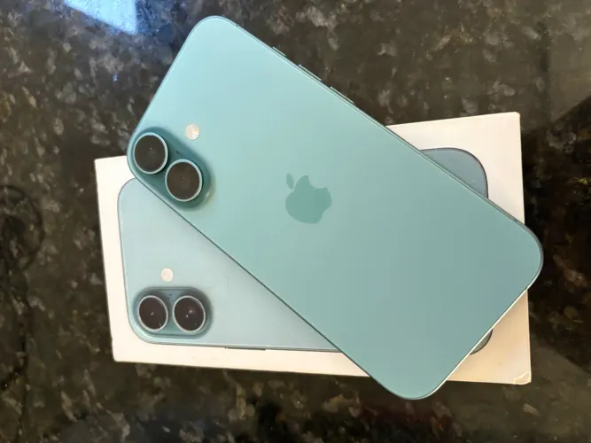 iPhone 16
