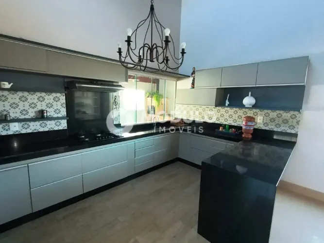 Casa de condomínio disponível para locação no bairro Morada Do Sol.