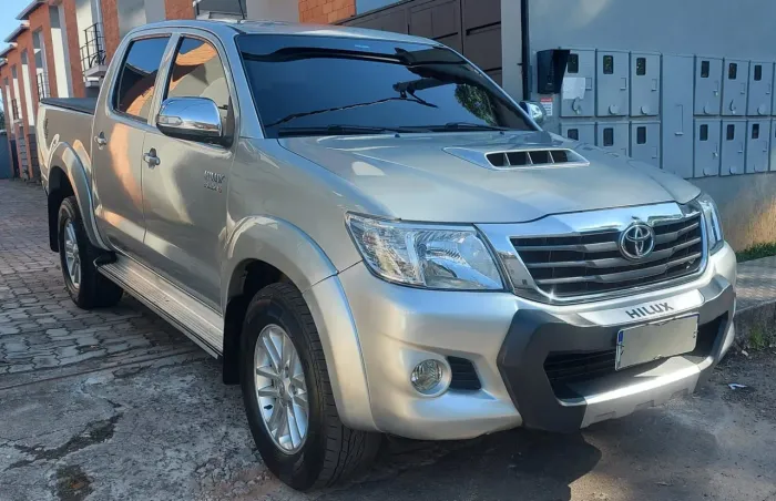 Toyota Hilux CD SRV D4-d 4X4 3.0 TDI Diesel AUT 2013