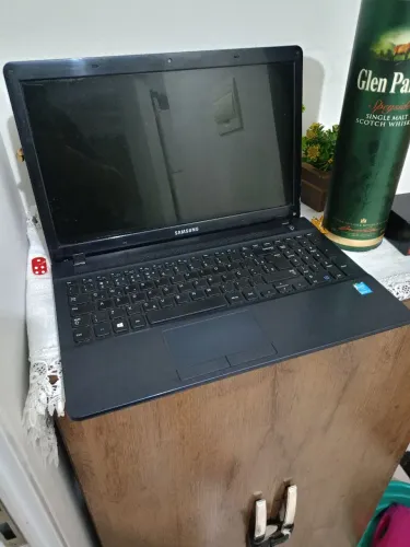 Notebook Samsung i3 4 th 4 GB RAM SSD 120 gb