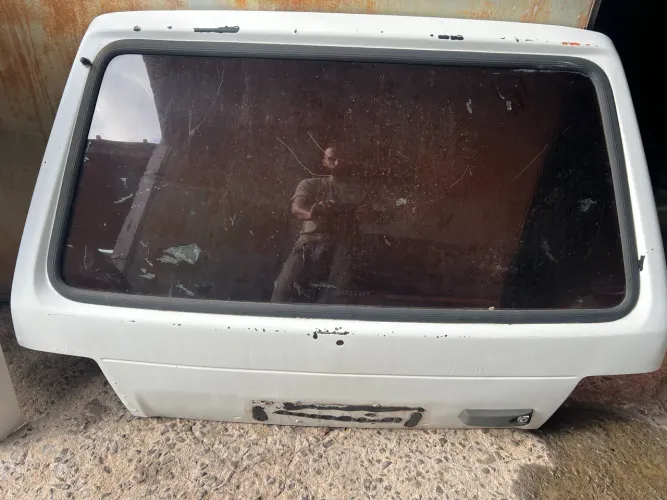 Tampa traseira Fiat uno 2002