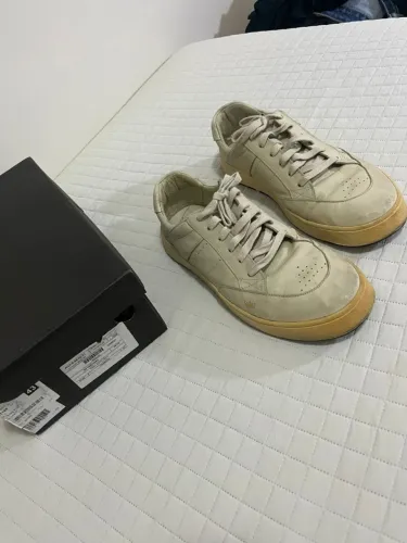Tenis em couro bege OSKLEN tamanho 43. 