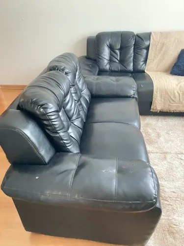 Conjunto de Sofás em Couro Legítimo - 3 e 2 Lugares