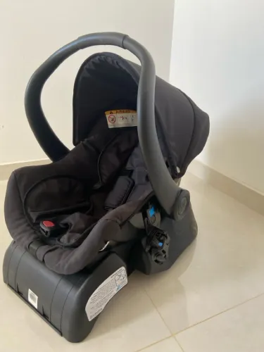 VENDE-SE BEBÊ CONFORTO + BASE 