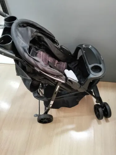 Carinho de bebê Voyage.