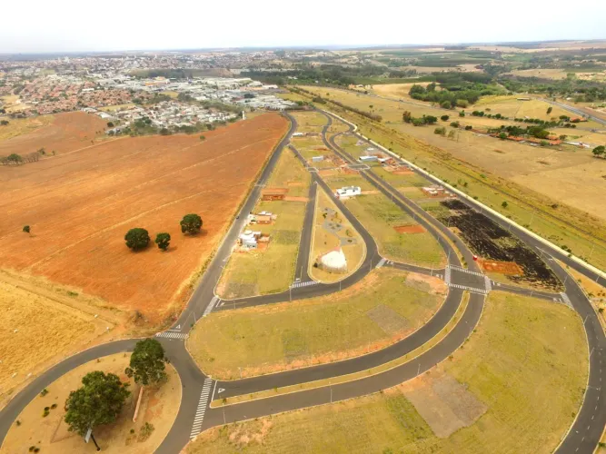 Vende-se terreno no residencial Quinta da Baronesa