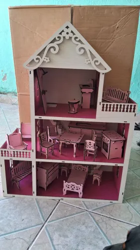 Casinha com mini móveis 