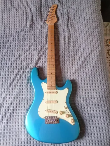 Guitarra strinberg semi nova