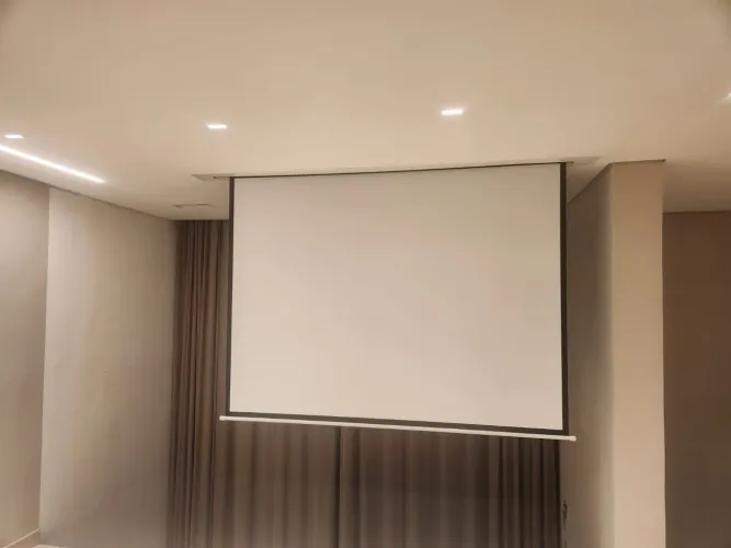 Tela projeção elétrica.