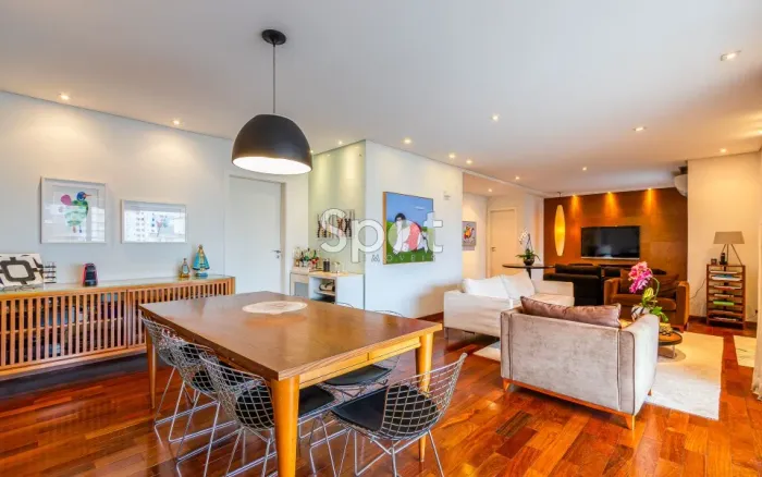 Apartamento com planta generosa ampla varanda com vista aberta, no melhor do Real Parque!