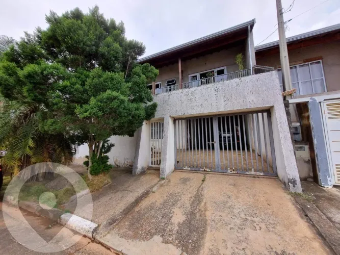 Casa à venda no bairro Parque Jambeiro