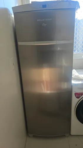 Freezer vertical