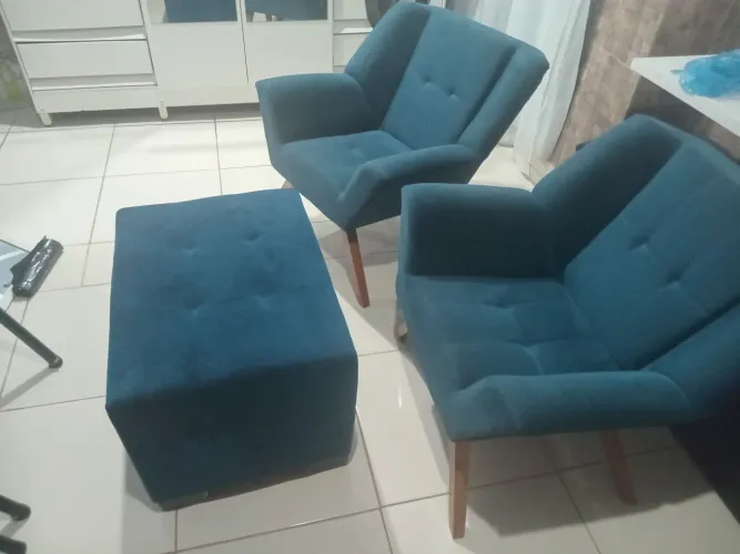 Duas poltrona e 1 pulf semi novo tudo por 780