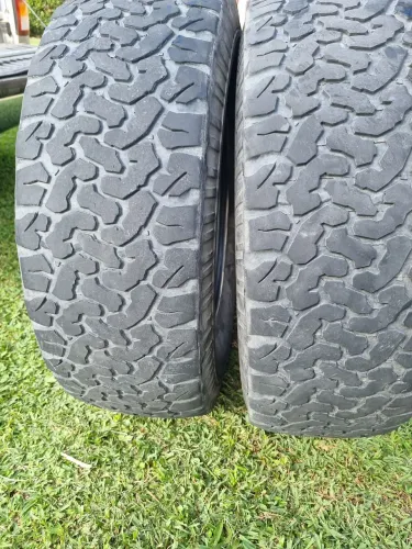 Vendo Par de Pneus recapados BF Goodriche