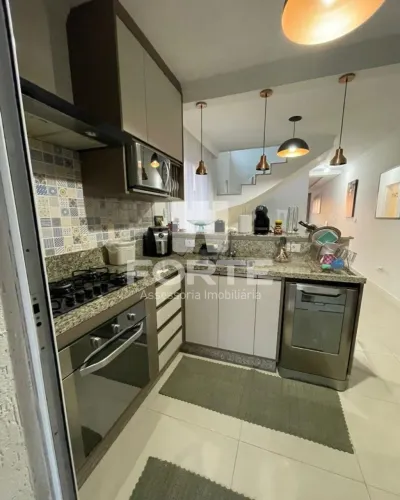 Lindo sobrado condomínio Rubi, em Mogi Das Cruzes. Imobiliárias de Mogi Das Cruzes.