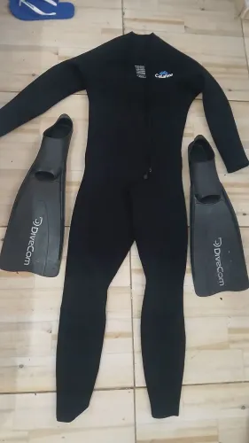 Roupa de mergulho e nadadeira 43 pé de pato