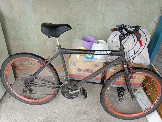 Bike aro 26 Preta semi-nova