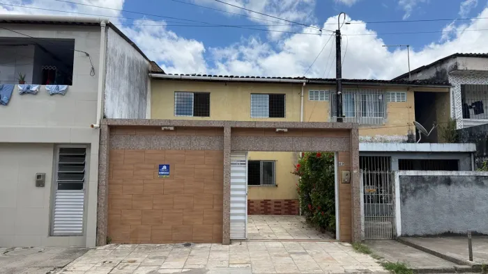 Casa duplex para alugar em Jardim Paulista Baixo 2 quartos, quintal amplo e 2 vagas de ga