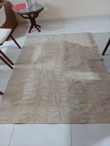 VENDO TAPETE PARA SALA DE ESTAR OU JANTAR, Medindo 1,5 metros largura por 2 metros de comp