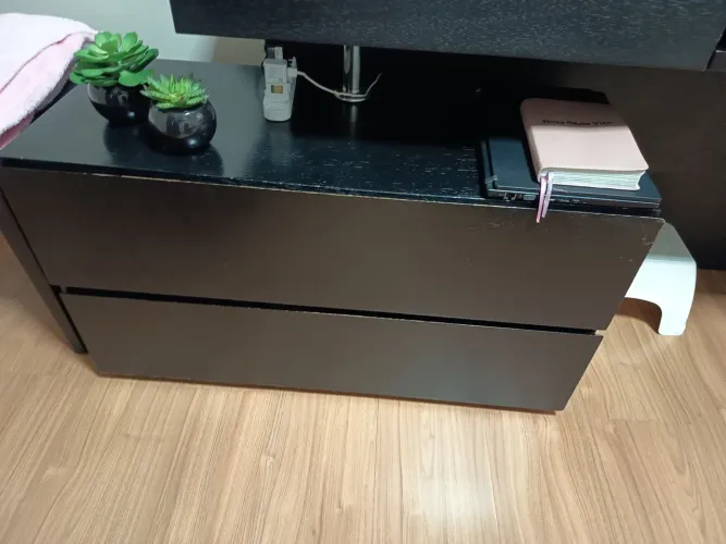 Mesa de Escritório com Vidro e Gaveteiro