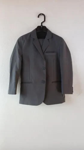 Terno infantil tamanho 6 (calça e paletó)