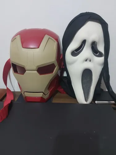 Máscaras homem de ferro e Pânico