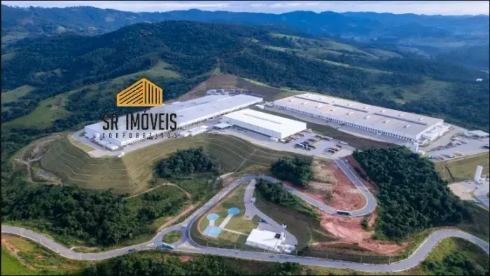 Imóvel para aluguel tem 4557 metros quadrados
