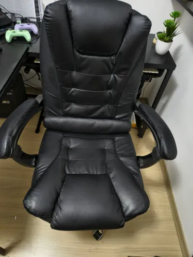 Cadeira presente muito boa e pouquíssimo usada com massageador