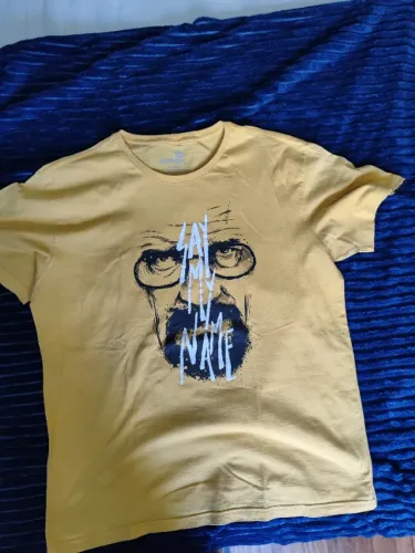 Camisa Heisenberg Breaking Bad " Say my Name " amarela Tamanho Xg