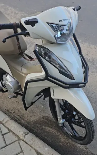 Honda Biz 125 branco pérola 2023
