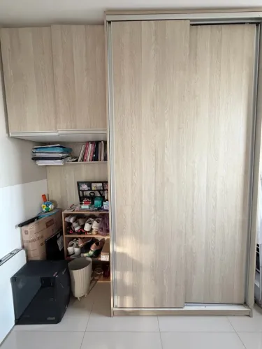 Guarda roupa em madeira