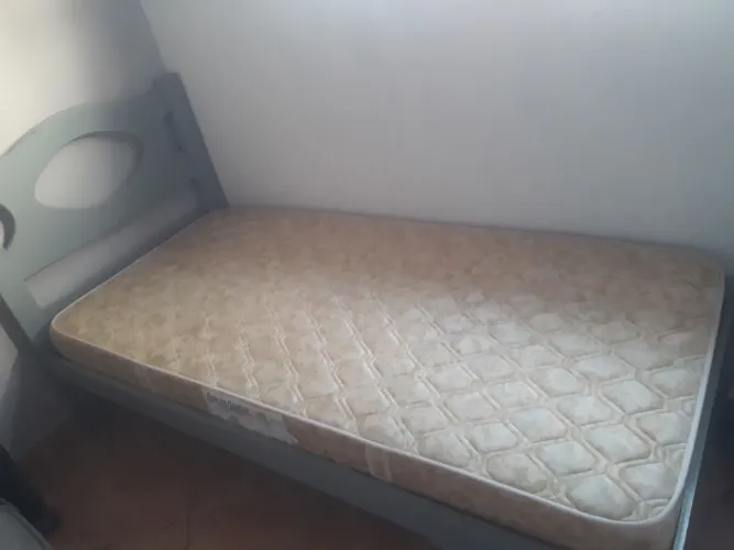 Cama de solteiro com colchão 
