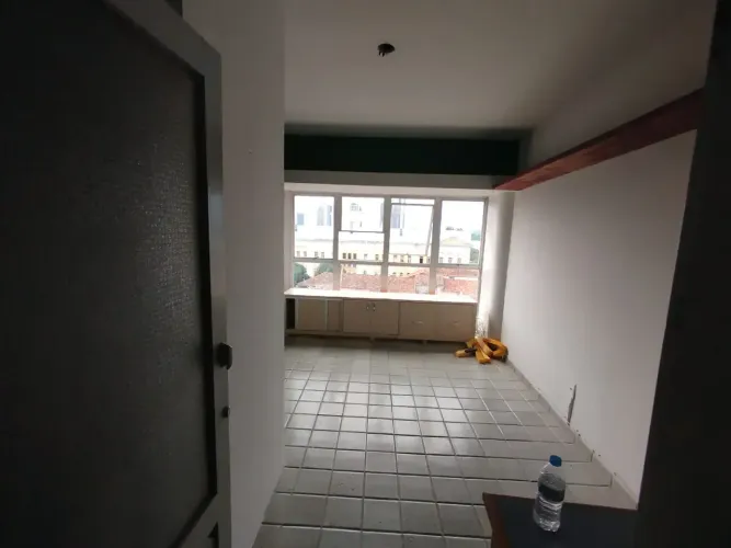 Imóvel para aluguel e venda possui 30 metros quadrados com 1 quarto em Santo Antônio - Rec