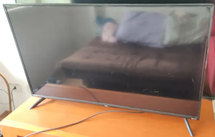 É uma Smart TV LED 42? Philco - ROKU TV<br>R$ 850