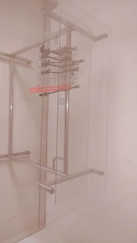 Cabides em acrílico