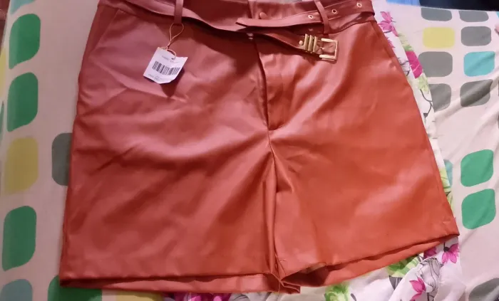 Vendo essa bermuda nova feminina 