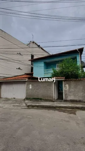 Oportunidade: Ampla Casa com Varanda e Quintal